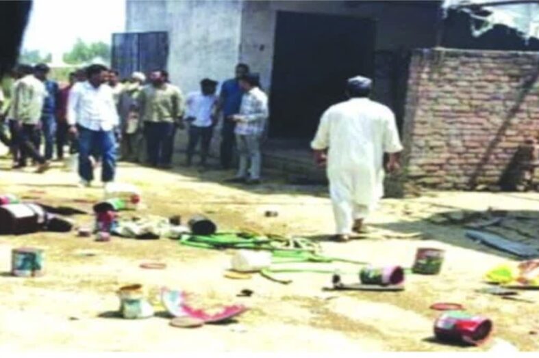 कबाड़ी की दुकान में जोरदार धमाके से दहला पूरा गांव