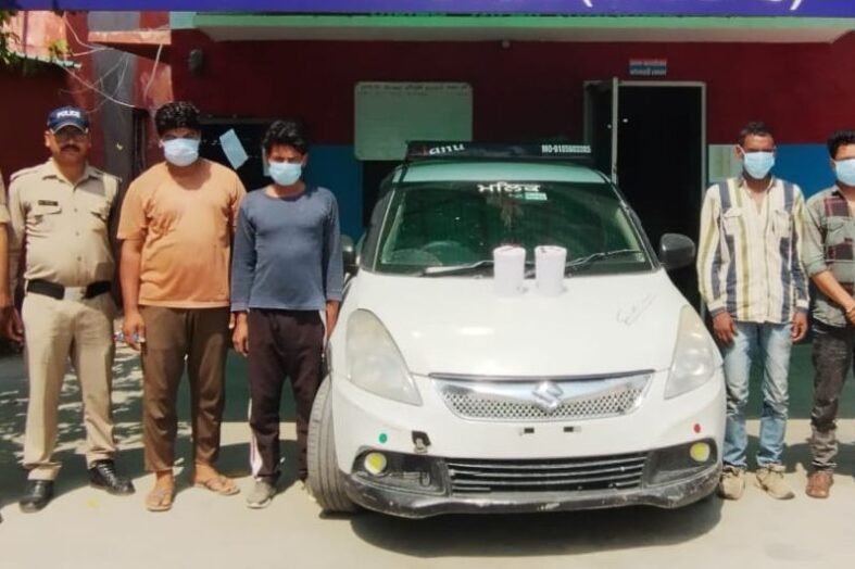 चार शिकारी गिरफ्तार, नील गाय का मांस व हथियार बरामद