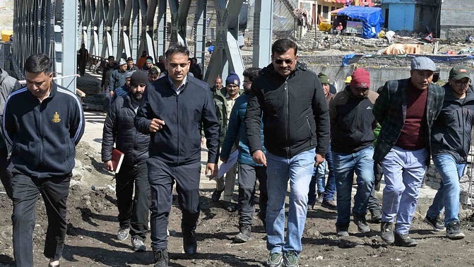 मुख्य सचिव ने किया बदरीनाथ और केदारनाथ का दौरा