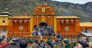 पूरे विधि विधान से खुले बद्रीनाथ धाम के कपाट, हजारों की संख्या में श्रद्धालु रहे मौजूद