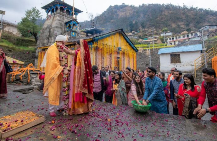 वेड इन उत्तराखंड : त्रिजुगीनारायण में शादी के लिए दुनिया भर से आ रहे हैं जोड़े