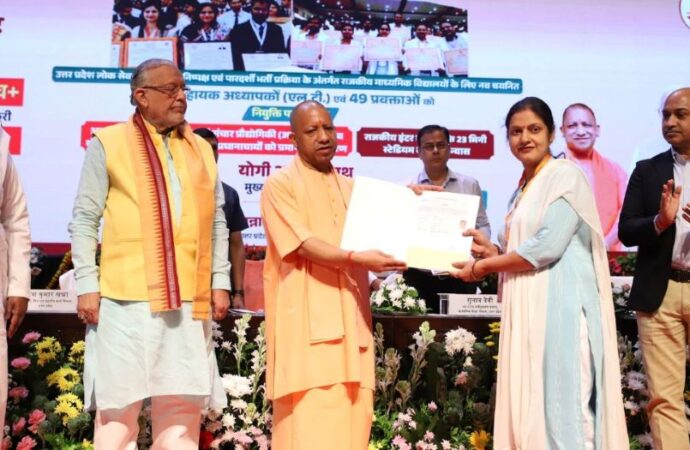 विकसित भारत किसी को छेड़ता नहीं और कोई छेड़ता है तो उसे छोड़ता नहीं : सीएम योगी