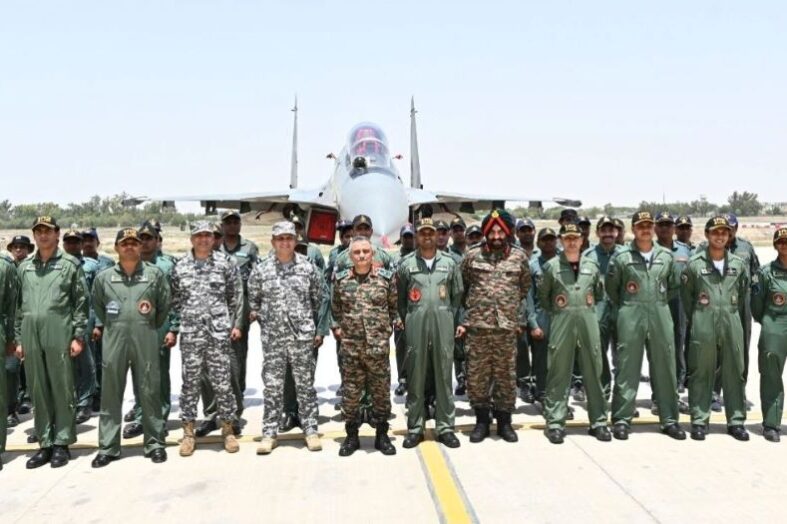 सीडीएस जनरल अनिल चौहान ने किया अग्रिम सैन्य ठिकानों का दौरा