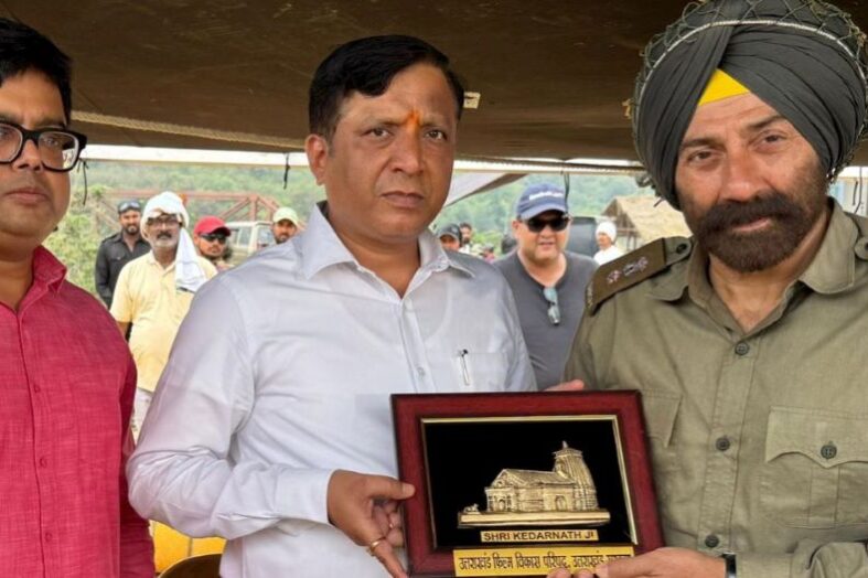 सनी देओल से मिले उत्तराखंड फिल्म विकास परिषद के सीईओ बंशीधर तिवारी