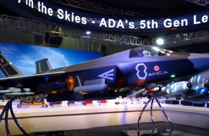 अब भारत में ही बनेंगे उन्नत मध्यम लड़ाकू विमान, राजनाथ सिंह ने दी प्रोजेक्ट को मंजूरी