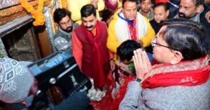 विधि विधान से खुले बद्रीनाथ धाम के कपाट, हजारों की संख्या में श्रद्धालु रहे मौजूद