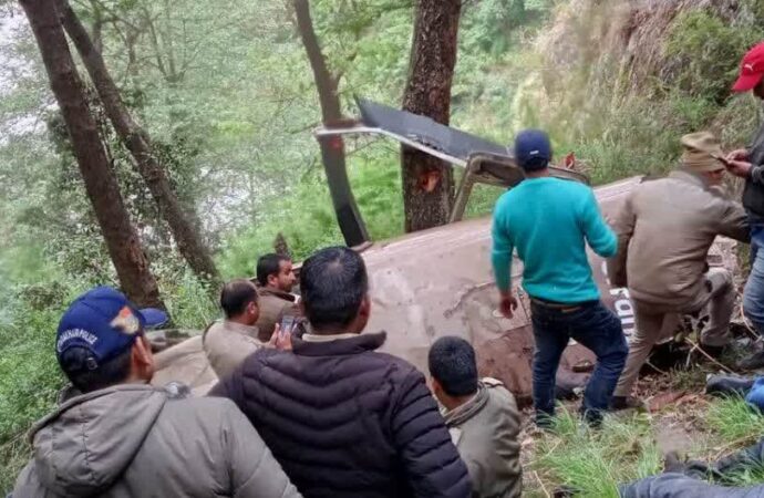 उत्तरकाशी के गंगापानी क्षेत्र में हेलीकॉप्टर क्रेश, छह की मौत, एक घायल