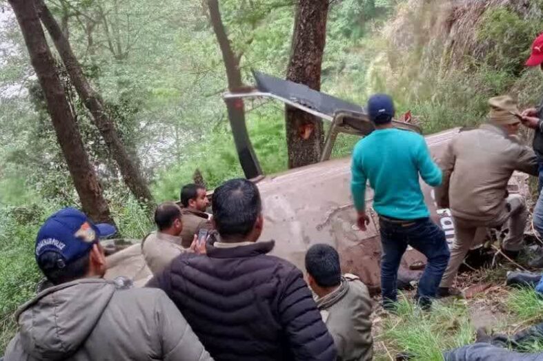 उत्तरकाशी के गंगापानी क्षेत्र में हेलीकॉप्टर क्रेश, छह की मौत, एक घायल