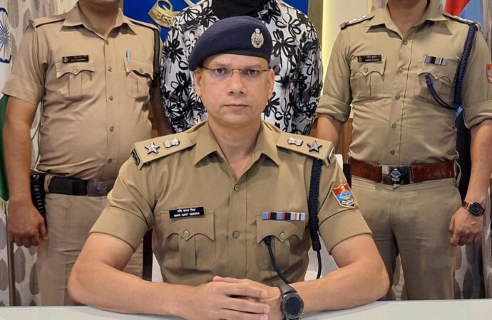 दोहरे हत्याकांड में फरार चल रहा आरोपी गिरफ्तार