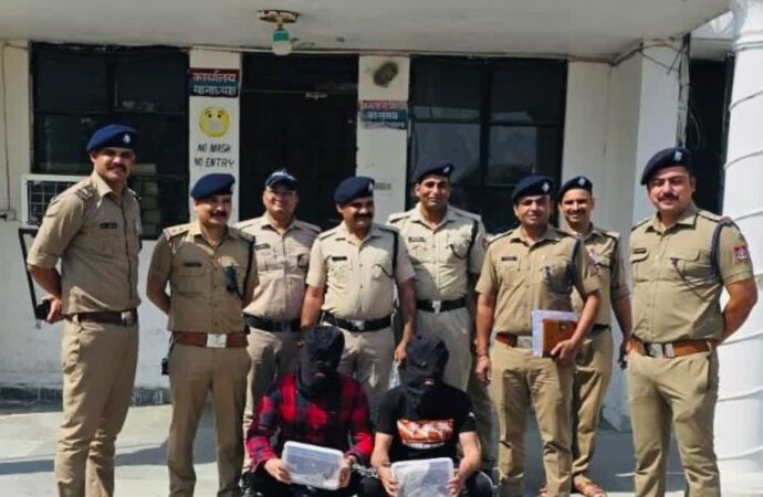 वाहन में तोडफोड और हवाई फायरिंग कर आंतक फैलाने के दो आरोपी गिरफ्तार