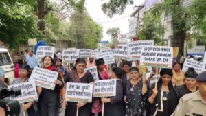 महिलाओं के खिलाफ बढ़ती आपराधिक घटनाओं को लेकर महिला कांग्रेस ने किया सीएम आवास का घेराव