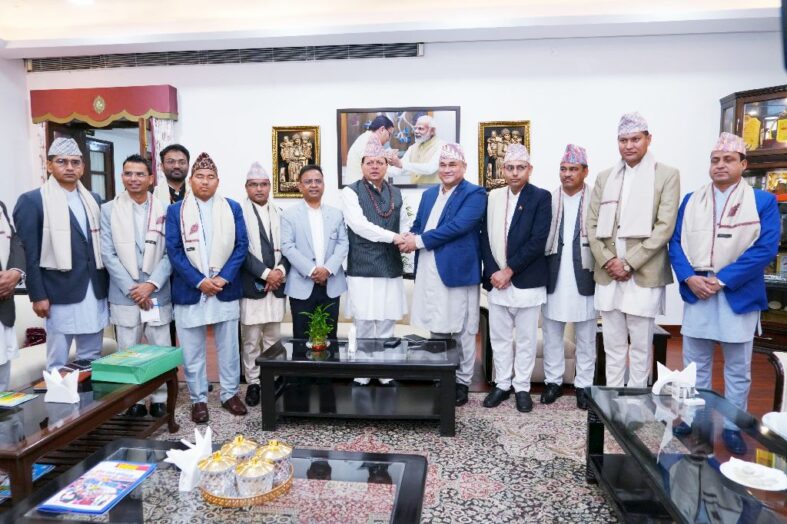 मुख्यमंत्री ने नेपाल के 10 सदस्यों के प्रतिनिधिमंडल से की भेंट