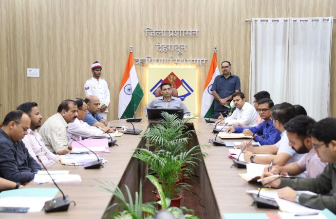 टैक्स चोरी रोकथाम के लिए उठाए जाए प्रभावी कदमः डीएम