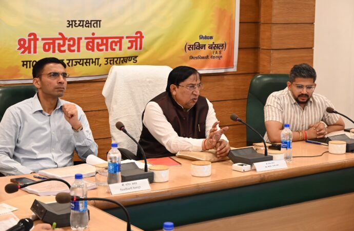 राज्यसभा सांसद नरेश बंसल ने की सांसद आदर्श ग्राम योजना की समीक्षा