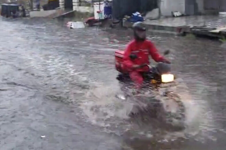 मूसलाधार बारिश के चलते धर्मनगरी हुई पानी-पानी