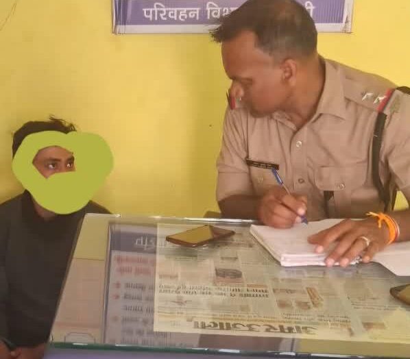 ग्रामीणों ने मंदिर में चोरी करते हुए युवक को रंगेहाथ पकड़ा