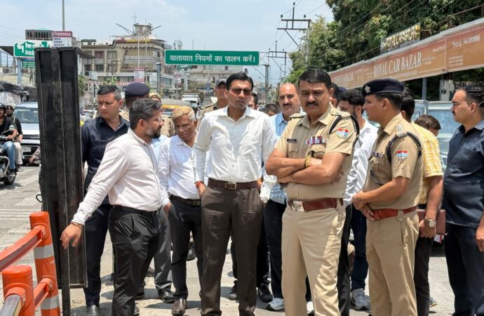 जिलाधिकारी व एसएसपी ने किया आईएसबीटी फ्लाईओवर का निरीक्षण