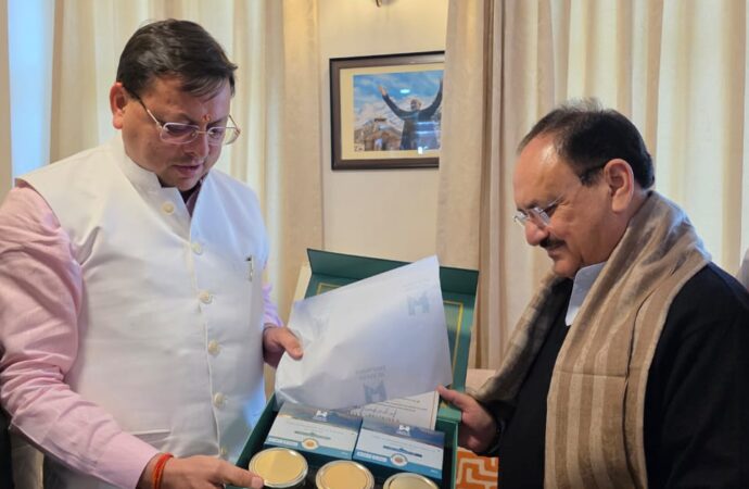 दो दिवसीय दौरे पर उत्तराखंड पहुंचे जेपी नड्डा, सीएम धामी ने किया स्वागत