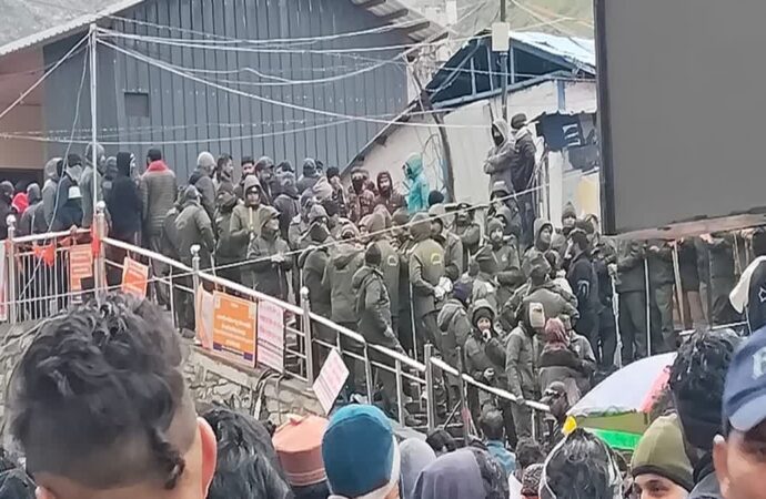 केदारनाथ में पुलिस और हेली कंपनी स्टाफ के बीच मारपीट