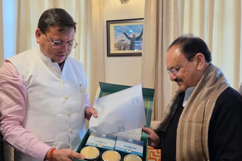 दो दिवसीय दौरे पर उत्तराखंड पहुंचे जेपी नड्डा, सीएम धामी ने किया स्वागत