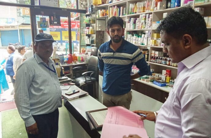 हितधारकों की संयुक्त टीम ने किया मेडिकल स्टोर्स का औचक निरीक्षण,
