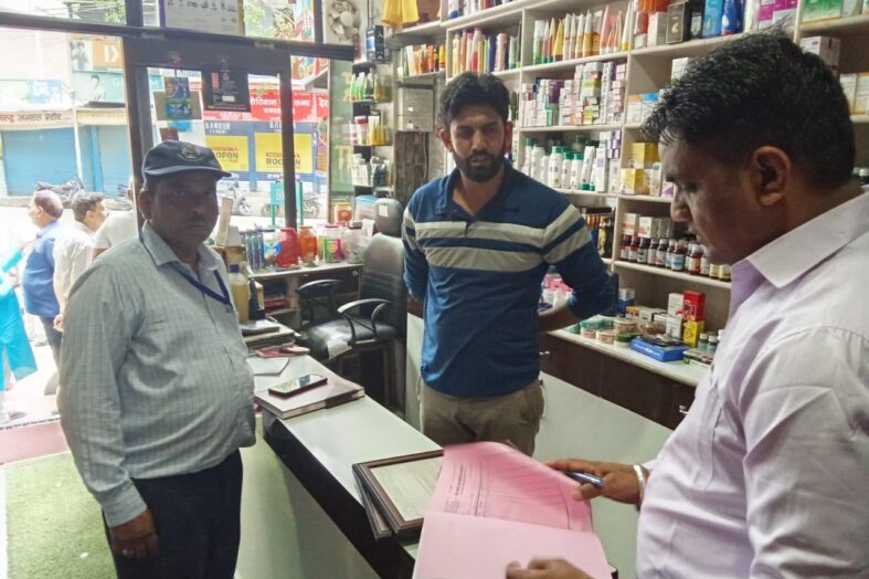 हितधारकों की संयुक्त टीम ने किया मेडिकल स्टोर्स का औचक निरीक्षण,