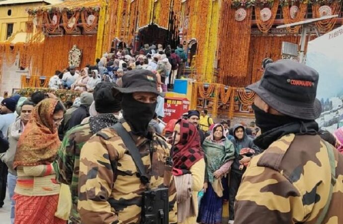 चारधाम यात्रा को लेकर श्री बद्रीनाथ धाम में सुरक्षा कड़ी, चलाया जा रहा सघन तलाशी अभियान
