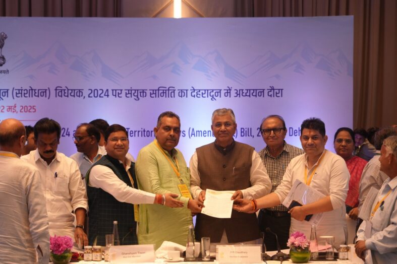 एक देश एक चुनाव मुद्दे पर गठित संयुक्त संसदीय समिति से मिला भाजपा का प्रतिनिधि मंडल