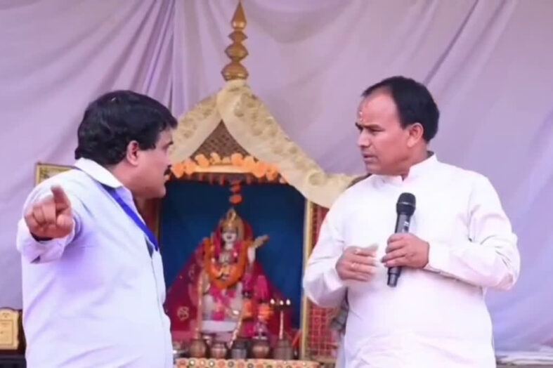 शिक्षक में शिक्षा मंत्री धन सिंह रावत से खुले मंच पर मांगा प्रमोशन, कई सालों से लटका है मामला