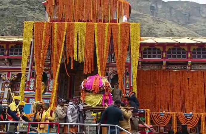 भगवान उद्धव और गरुड़ उत्सव डोलियां पहुंचीं बदरीनाथ