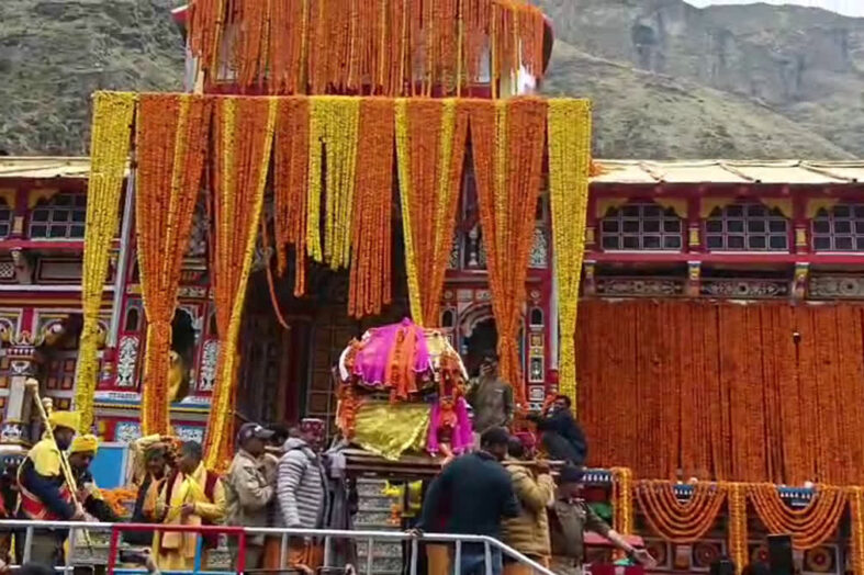 भगवान उद्धव और गरुड़ उत्सव डोलियां पहुंचीं बदरीनाथ