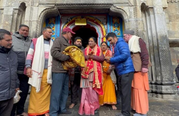 सीएम रेखा गुप्ता ने भगवान केदारनाथ के किए दर्शन