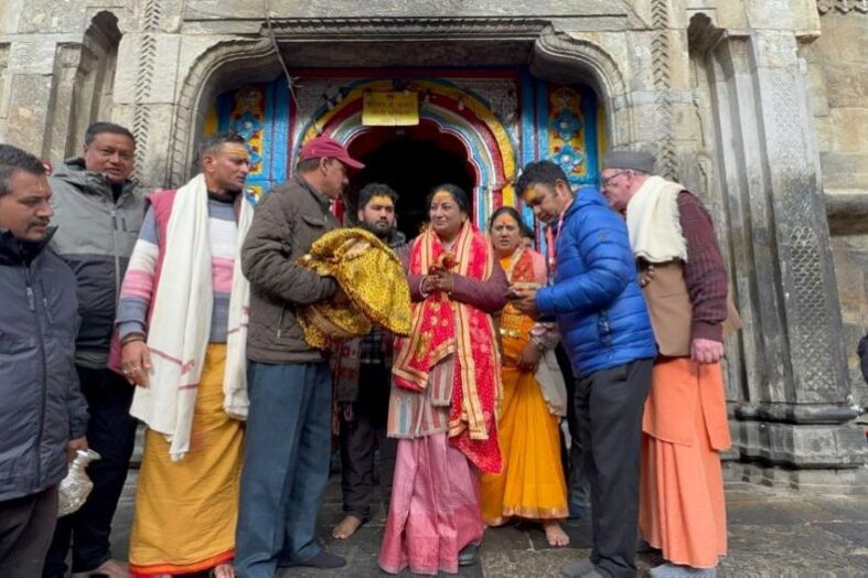 सीएम रेखा गुप्ता ने भगवान केदारनाथ के किए दर्शन