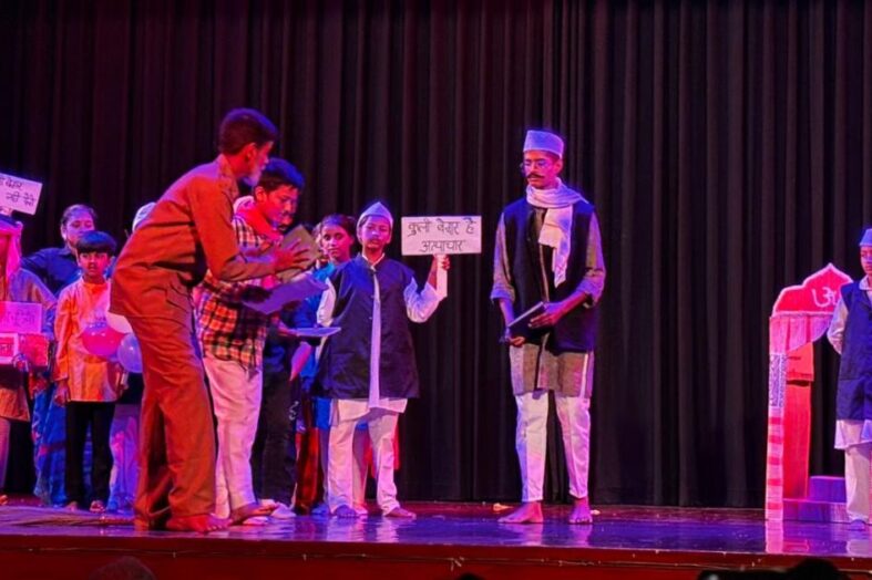 नन्हे बच्चों के अभिनय से जीवंत हुई उत्तराखंड की रक्तहीन क्रांति