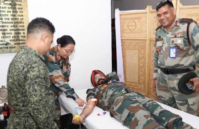 असम राइफल्स ने NEIGRIHMS के सहयोग से किया रक्तदान शिविर का आयोजन