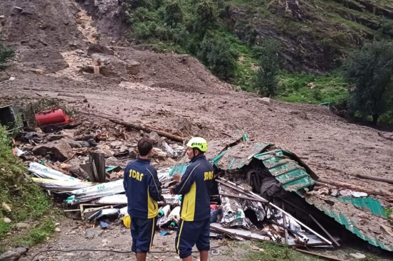 यमुनोत्री हाईवे के सिलाई बैंड के पास बादल फटा…नौ मजदूरों के लापता होने की खबर