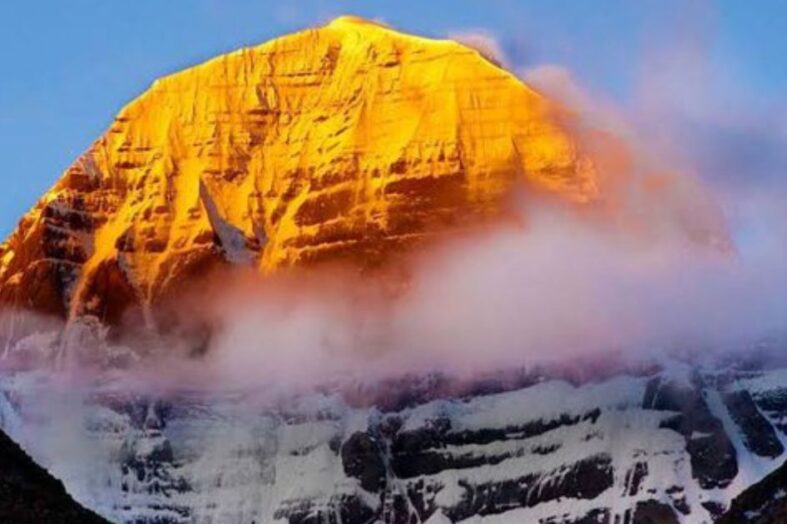 चम चमकी घाम : उत्तराखंड के हिमशिखरों का काव्य