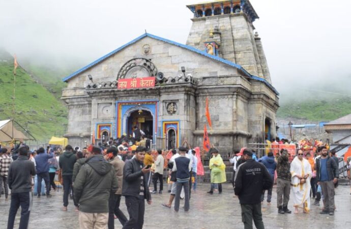 एक महीने में श्री केदारनाथ धाम यात्रा में लगभग 200 करोड़ का कारोबार