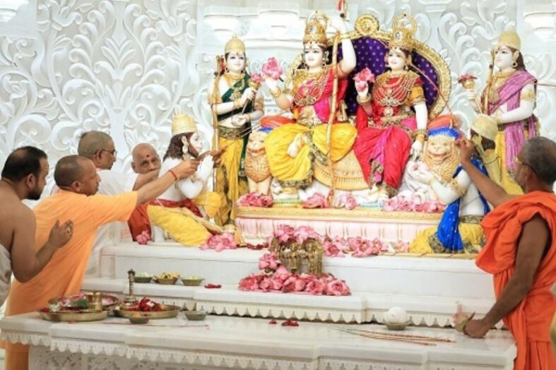 सीएम योगी आदित्यनाथ ने जन्मदिन पर भगवान श्रीराम के दरबार में लगाई हाजिरी