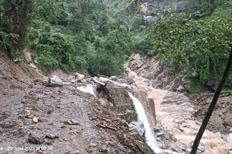 उत्तराखंड में आफत की बारिश, लैंडस्लाइड और बाढ़ ने जन जीवन किया अस्तव्यस्त
