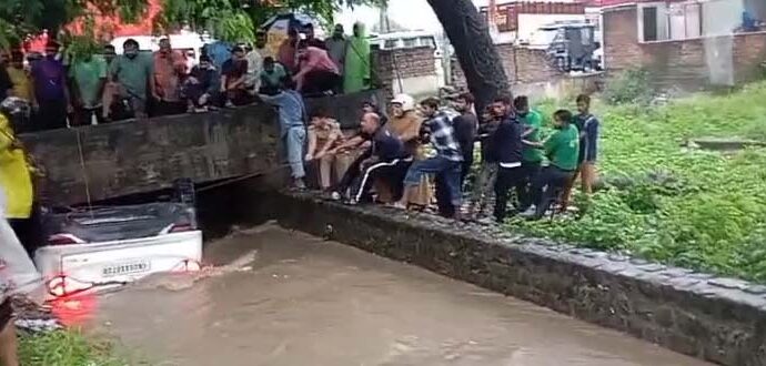 हल्द्वानी में नहर में कार बहने से चार लोगों की मौत, तीन घायल  