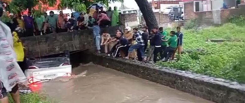 हल्द्वानी में नहर में कार बहने से चार लोगों की मौत, तीन घायल  