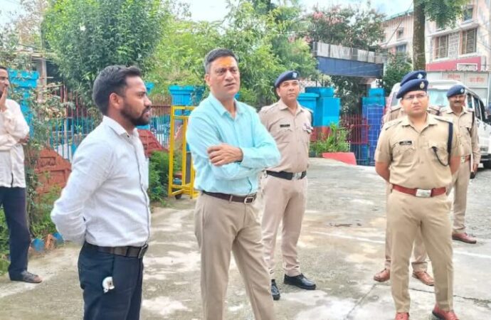 उत्तराखंड में थानों को गोद ले रहे आईपीएस अफसर