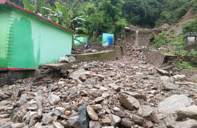 नंदप्रयाग के थिरपाक गांव में बरसाती नाले में मचाया कहर