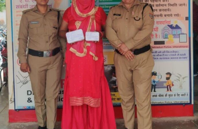 14 लाख  की स्मैक के साथ महिला गैंगस्टर गिरफ्तार