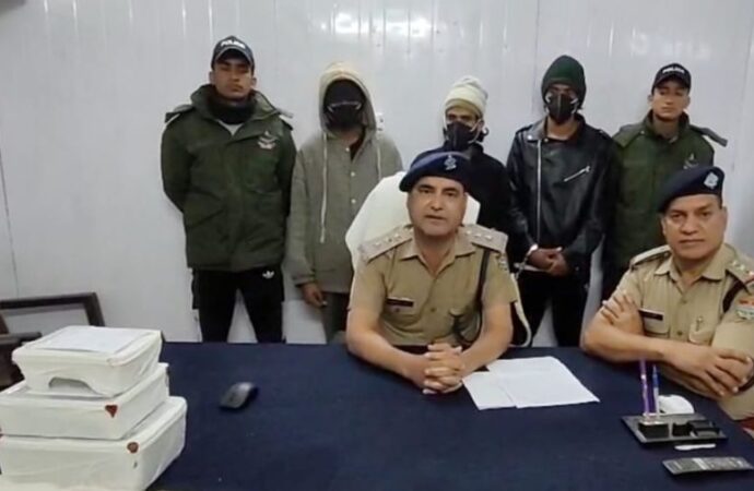 यात्रियों का सामान चुराने वाले तीन नेपाली युवक चढ़े पुलिस के हत्थे