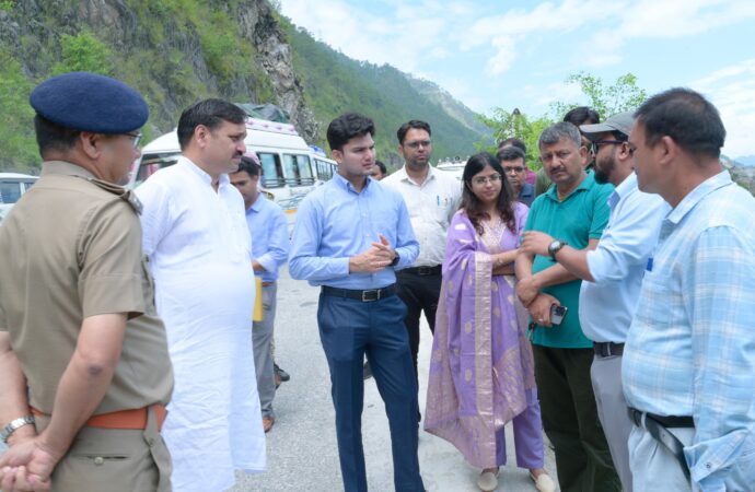 घोलतीर बस दुर्घटना को लेकर डीएम ने बनाई उच्च स्तरीय जांच कमेटी