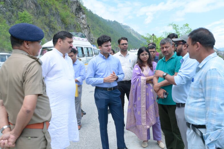 घोलतीर बस दुर्घटना को लेकर डीएम ने बनाई उच्च स्तरीय जांच कमेटी