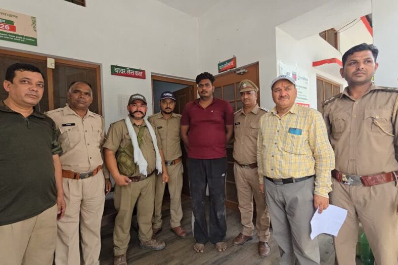 अवैध कटान और वन कर्मियों पर फायर झोंकने का आरोपी दबोचा,पांच अन्य फरार