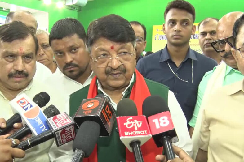 विजयवर्गीय ने धामी सरकार की कामों की तारीफ